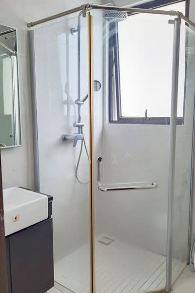 Condominium for Rent at Bay Laurel @ Country Garden Danga Bay - Stella Chia - Bathroom - PropertyGuru.com.my