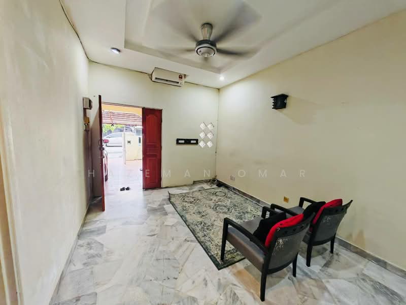 1-storey Terraced House for Sale in Puchong (Selangor) - Hazeman Omar - Living Room - PropertyGuru.com.my