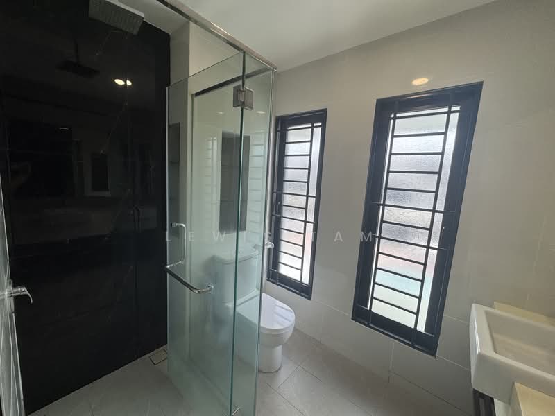 Rumah Teres 2 Tingkat untuk Dijual di Bandar Kinrara (Selangor) - Lewis Tam - Bathroom - PropertyGuru.com.my