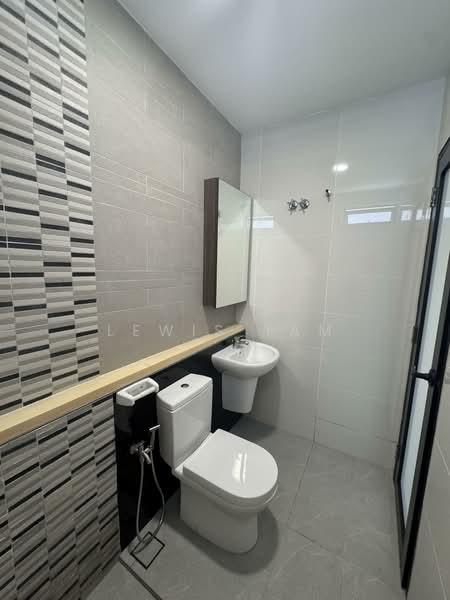 Rumah Teres 2 Tingkat untuk Dijual di Bandar Kinrara (Selangor) - Lewis Tam - Bathroom - PropertyGuru.com.my