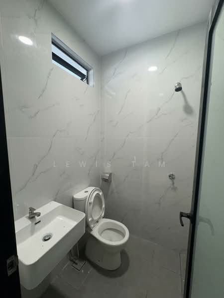 Rumah Teres 2 Tingkat untuk Dijual di Bandar Kinrara (Selangor) - Lewis Tam - Bathroom - PropertyGuru.com.my