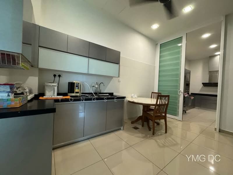 Semi-Detached House for Sale in Canary Garden (Klang) - Yongsen Lim - Kitchen - PropertyGuru.com.my