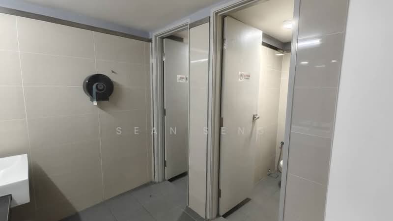 Pejabat untuk Disewa di Seksyen U1 (Glenmarie) - Sean Seng - Bathroom - PropertyGuru.com.my