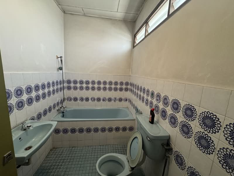 Rumah Teres 2 Tingkat untuk Dijual di Taman Bukit Maluri (Kepong) - Desmond Kok - Bathroom - PropertyGuru.com.my