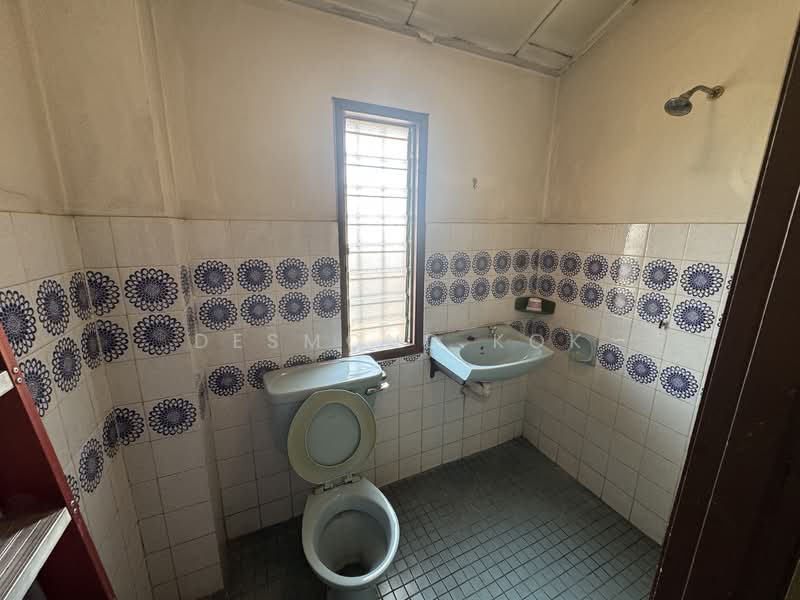 Rumah Teres 2 Tingkat untuk Dijual di Taman Bukit Maluri (Kepong) - Desmond Kok - Bathroom - PropertyGuru.com.my