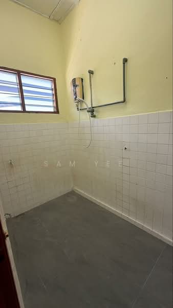 Shop / Office for Rent in Taman Sri Gombak (Gombak) - Sam Yee - Bathroom - PropertyGuru.com.my