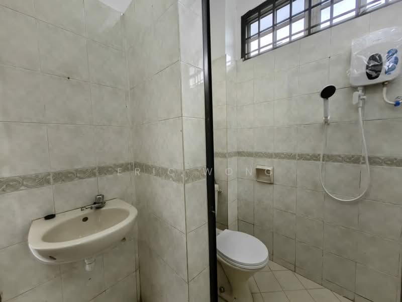 2-storey Terraced House for Rent in Bandar Seri Alam (Masai) - Eric Wong - Bathroom - PropertyGuru.com.my