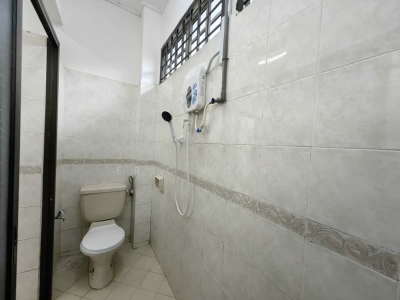 2-storey Terraced House for Rent in Bandar Seri Alam (Masai) - Eric Wong - Bathroom - PropertyGuru.com.my