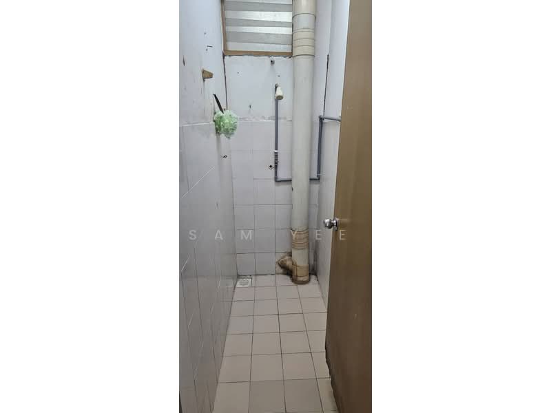 Rumah Flat untuk Disewa di Lestari Apartment - Sam Yee - Bathroom - PropertyGuru.com.my
