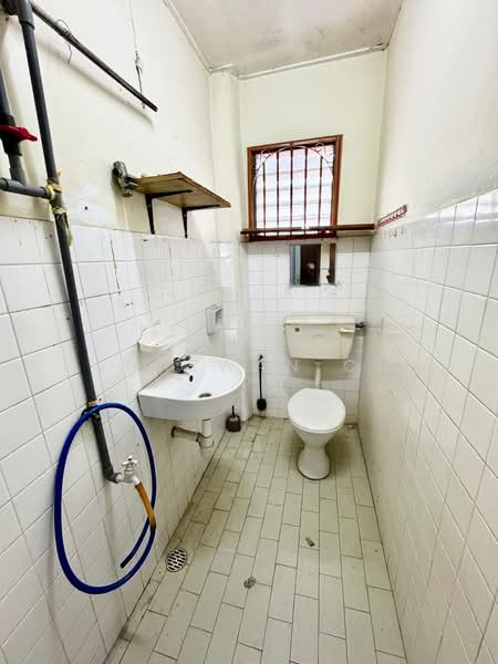 2-storey Terraced House for Sale in Bandar Baru Sri Petaling (Sri Petaling) - Shazwan CH - Bathroom - PropertyGuru.com.my