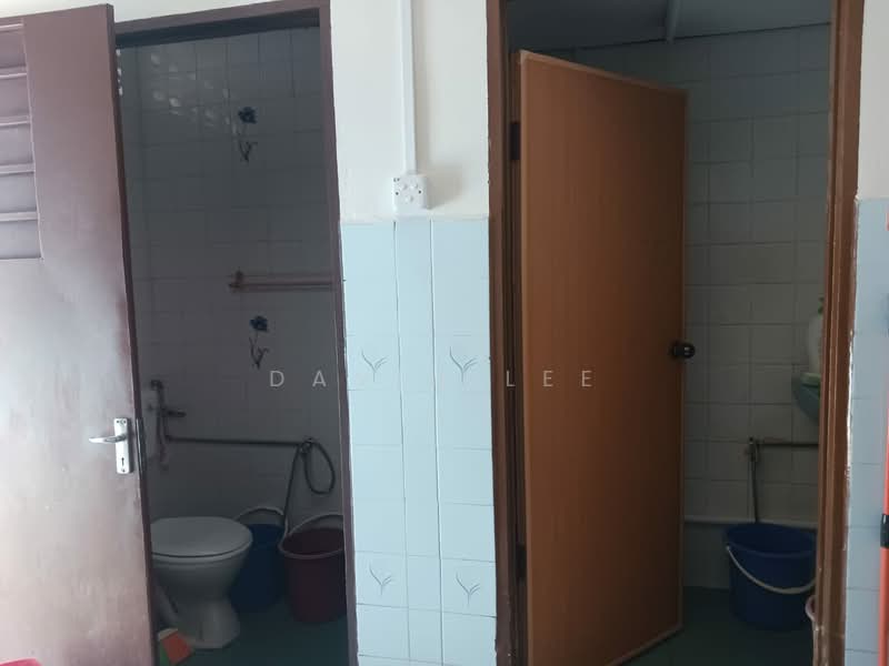 Rumah Teres 1 Tingkat untuk Dijual di Kampung Melayu (Ayer Itam) - David Lee - Bathroom - PropertyGuru.com.my