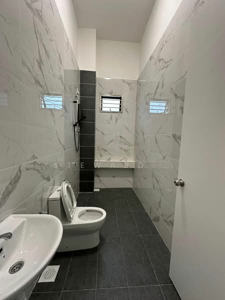 Semi-Detached House for Rent in Johor Bahru (Johor) - Steward . - Bathroom - PropertyGuru.com.my