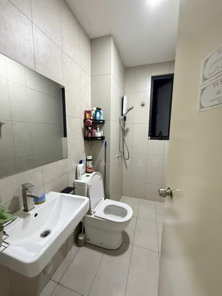 Service Residence for Sale at Kenwingston Skylofts - Anna Teo - Bathroom - PropertyGuru.com.my