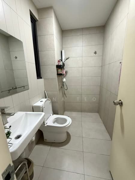 Service Residence for Sale at Kenwingston Skylofts - Anna Teo - Bathroom - PropertyGuru.com.my
