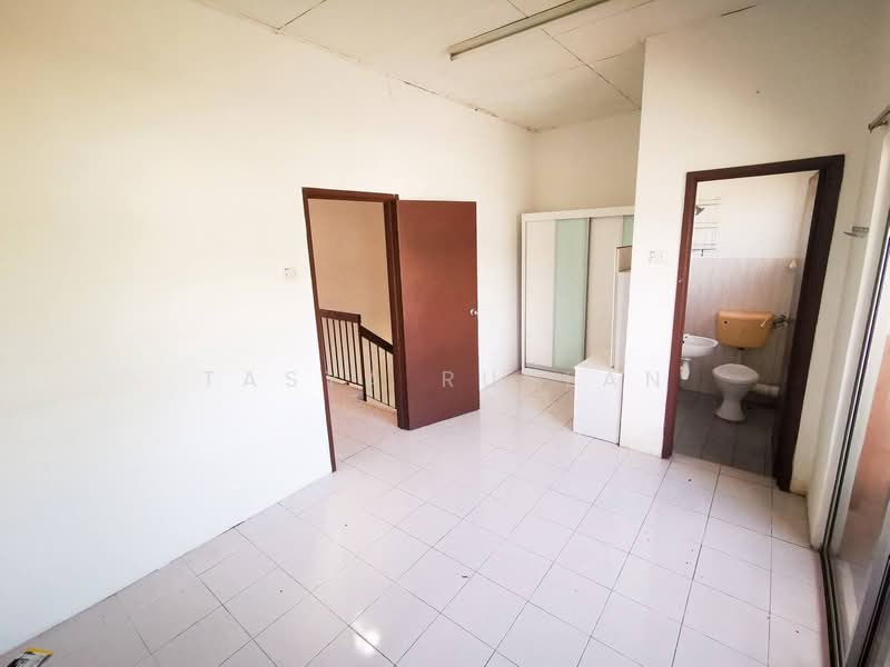 Rumah Teres 2 Tingkat untuk Dijual di Taman Lestari Putra (Seri Kembangan) - Tasya Ruslan - Interior - PropertyGuru.com.my
