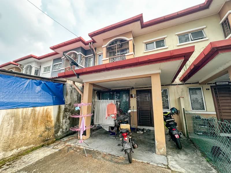 Rumah Teres 2 Tingkat untuk Dijual di Taman Lestari Putra (Seri Kembangan) - Tasya Ruslan - Exterior - PropertyGuru.com.my