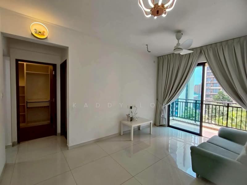 Kediaman Servis untuk Dijual di Country Garden Central Park - Kaddy Loh - Living Room - PropertyGuru.com.my