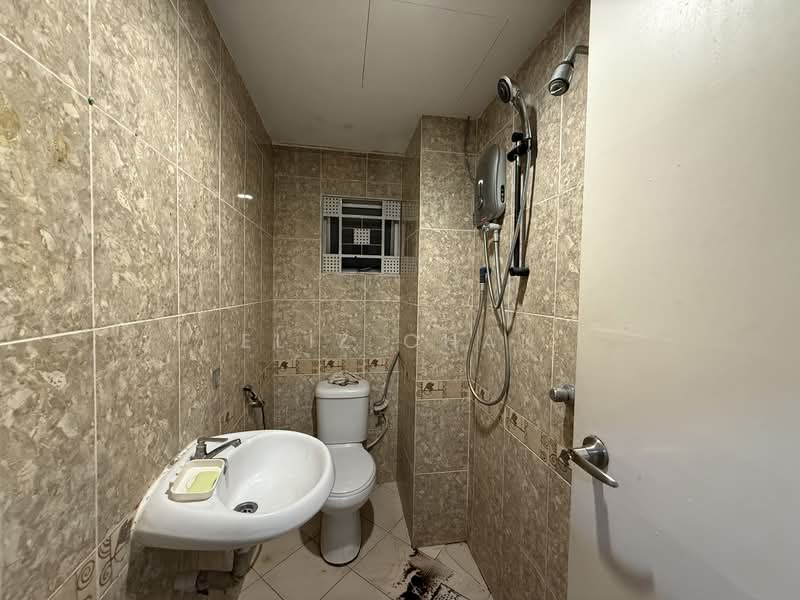 Condominium for Rent at Kepong Sentral Condominium - Eliz Chan - Bathroom - PropertyGuru.com.my