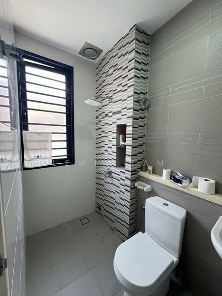 Rumah Teres 2 Tingkat untuk Dijual di Bandar Kinrara (Selangor) - Lewis Tam - Bathroom - PropertyGuru.com.my