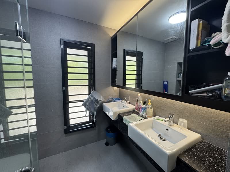 Rumah Teres 2 Tingkat untuk Dijual di Bandar Kinrara (Selangor) - Lewis Tam - Bathroom - PropertyGuru.com.my