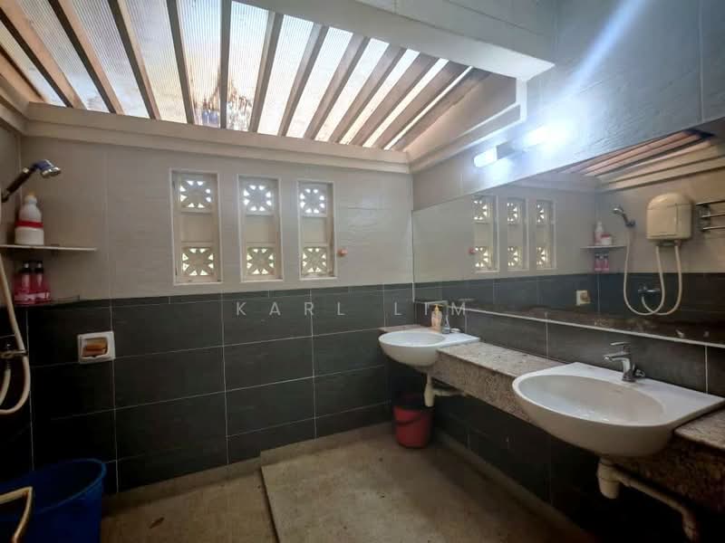 Semi-Detached House for Sale in Taman Sutera Utama (Skudai) - Karl Lim - Bathroom - PropertyGuru.com.my