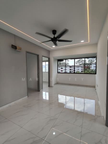 Rumah Flat untuk Dijual di Flat Taman Rinting - Marcus Tey - Living Room - PropertyGuru.com.my