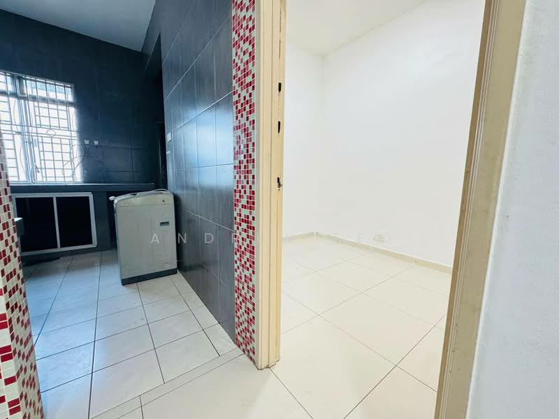 2-storey Terraced House for Sale in Taman Mount Austin (Tebrau) - Andrew Teo - Kitchen - PropertyGuru.com.my