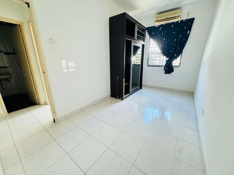 2-storey Terraced House for Sale in Taman Mount Austin (Tebrau) - Andrew Teo - Bedroom - PropertyGuru.com.my