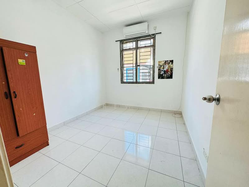 2-storey Terraced House for Sale in Taman Mount Austin (Tebrau) - Andrew Teo - Bedroom - PropertyGuru.com.my