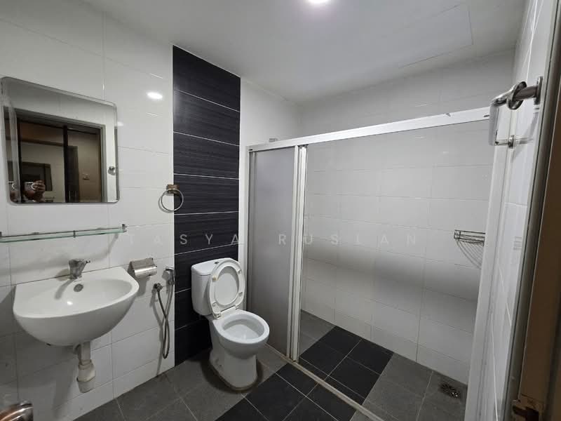 Rumah Bandar untuk Dijual di Country Heights (Kajang) - Tasya Ruslan - Bathroom - PropertyGuru.com.my