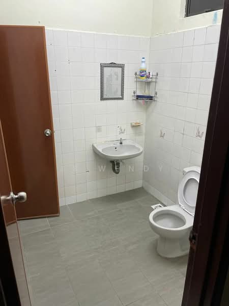 Semi-Detached House for Sale in Taman Pelangi (Johor Bahru) - JB Wendy - Bathroom - PropertyGuru.com.my
