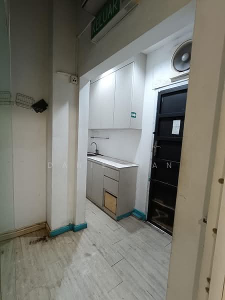 Shop for Rent in Taman Molek (Johor Bahru) - Daniel Tan - Kitchen - PropertyGuru.com.my