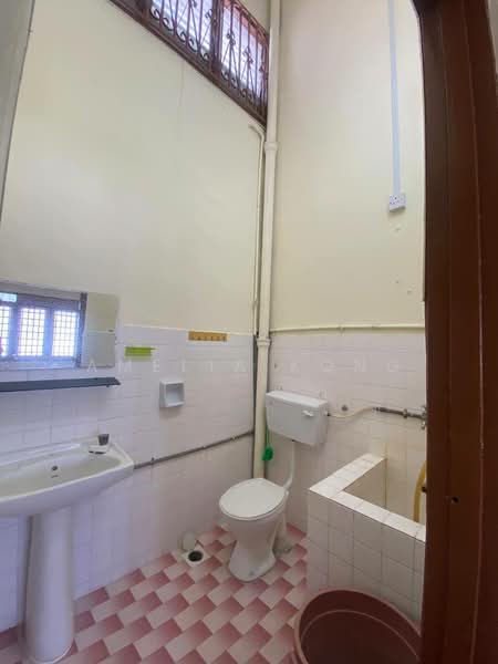 Terraced House for Rent in Ipoh (Perak) - Amelia Kong - Bathroom - PropertyGuru.com.my