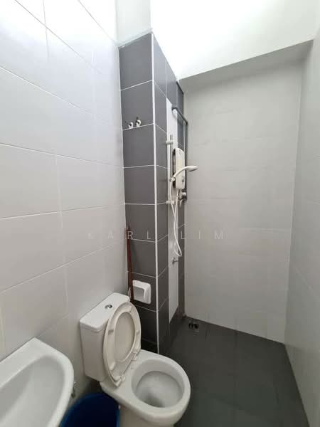 Rumah Teres 3 Tingkat untuk Dijual di Bandar Seri Alam (Masai) - Karl Lim - Bathroom - PropertyGuru.com.my