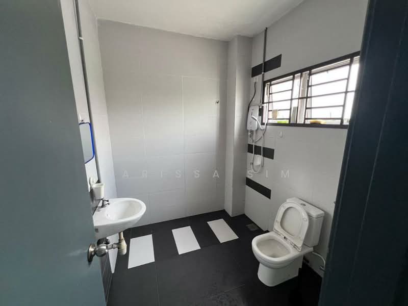 2-storey Terraced House for Sale in Taman Nusantara (Iskandar Puteri (Nusajaya)) - Larissa Sim - Bathroom - PropertyGuru.com.my