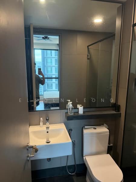 Service Residence for Sale at Bloomsvale Menara Vista Petaling - Elcoln Leong - Bathroom - PropertyGuru.com.my