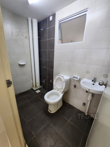 Pangsapuri untuk Disewa di De Bayu - Alex Lee - Bathroom - PropertyGuru.com.my