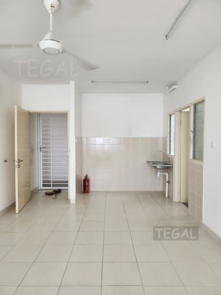 Pangsapuri untuk Disewa di De Bayu - Alex Lee - Kitchen - PropertyGuru.com.my