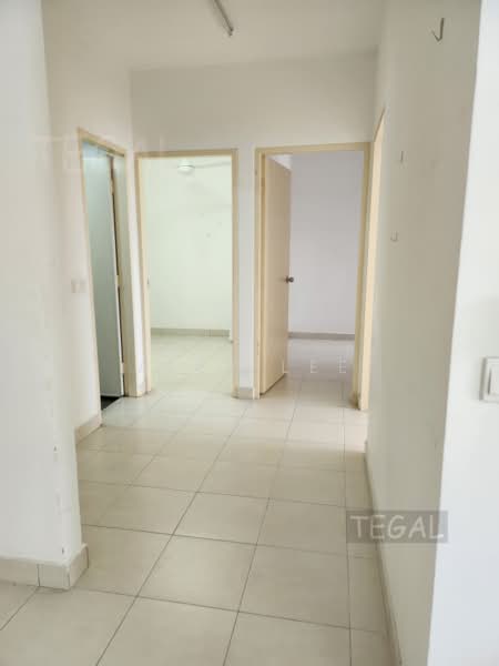 Pangsapuri untuk Disewa di De Bayu - Alex Lee - Corridor - PropertyGuru.com.my
