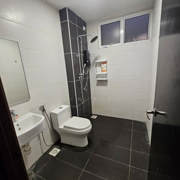 Servis Apartment untuk Dijual di Twin Danga Residence - Sin Yie - Bathroom - PropertyGuru.com.my