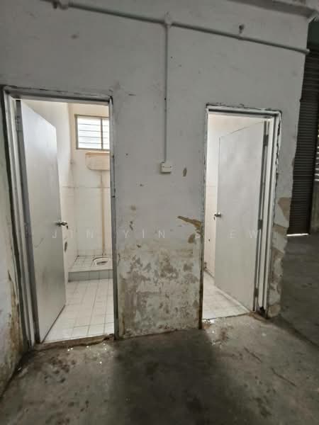 Factory for Rent in Kawasan Perindustrian Nilai 7 (Nilai) - Jin Yin Siew - Bathroom - PropertyGuru.com.my