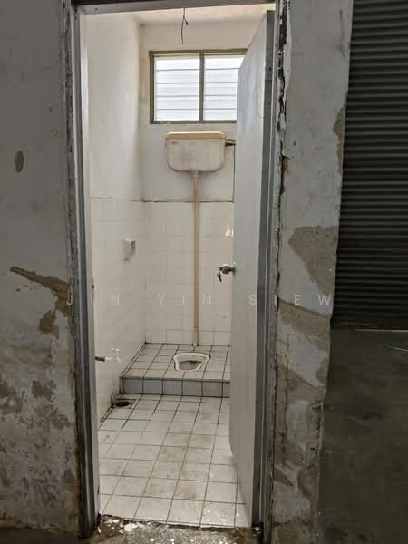 Factory for Rent in Kawasan Perindustrian Nilai 7 (Nilai) - Jin Yin Siew - Bathroom - PropertyGuru.com.my