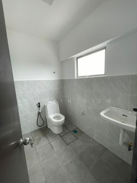 Kilang untuk Disewa di Kawasan Perindustrian Nilai 7 (Nilai) - Jin Yin Siew - Bathroom - PropertyGuru.com.my