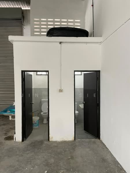 Kilang untuk Disewa di Kawasan Perindustrian Nilai 7 (Nilai) - Jin Yin Siew - Bathroom - PropertyGuru.com.my