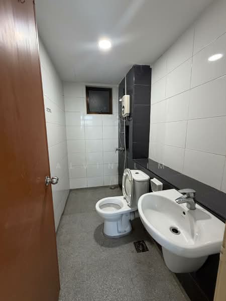 Servis Apartment untuk Dijual di Sky Gardens Residences - Alvin Lim - Bathroom - PropertyGuru.com.my