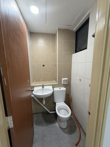 Servis Apartment untuk Dijual di Sky Gardens Residences - Alvin Lim - Bathroom - PropertyGuru.com.my
