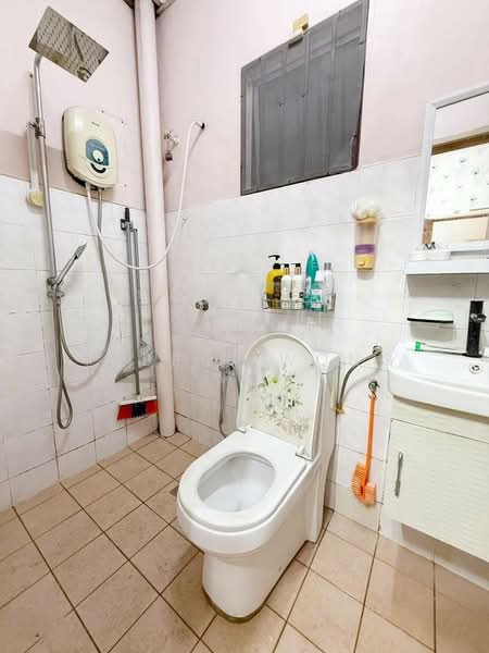 Rumah Teres 2 Tingkat untuk Dijual di Taman Teluk Gedung Indah (Klang) - Tabris Wong - Bathroom - PropertyGuru.com.my