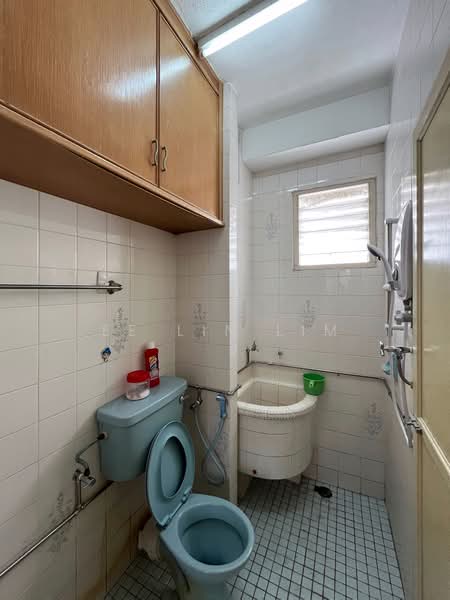 Pangsapuri untuk Disewa di Mawar Apartment - Ee Lin Lim - Bathroom - PropertyGuru.com.my