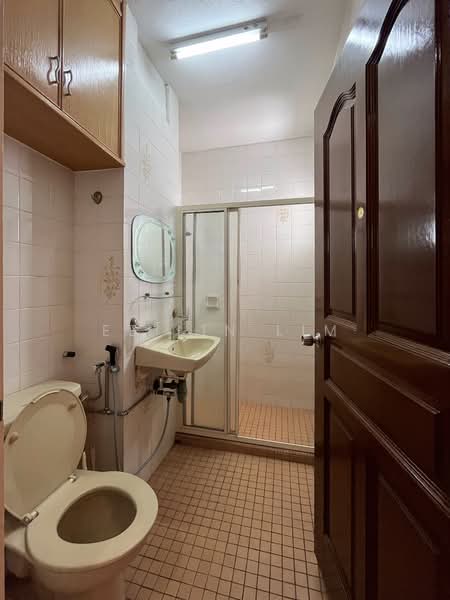Pangsapuri untuk Disewa di Mawar Apartment - Ee Lin Lim - Bathroom - PropertyGuru.com.my