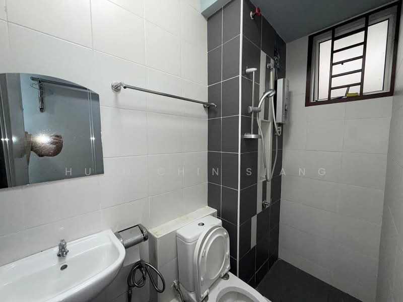 Servis Apartment untuk Dijual di D'Ambience Residences (Pangsapuri Ikatan Flora) - Huan Chin Siang - Bathroom - PropertyGuru.com.my